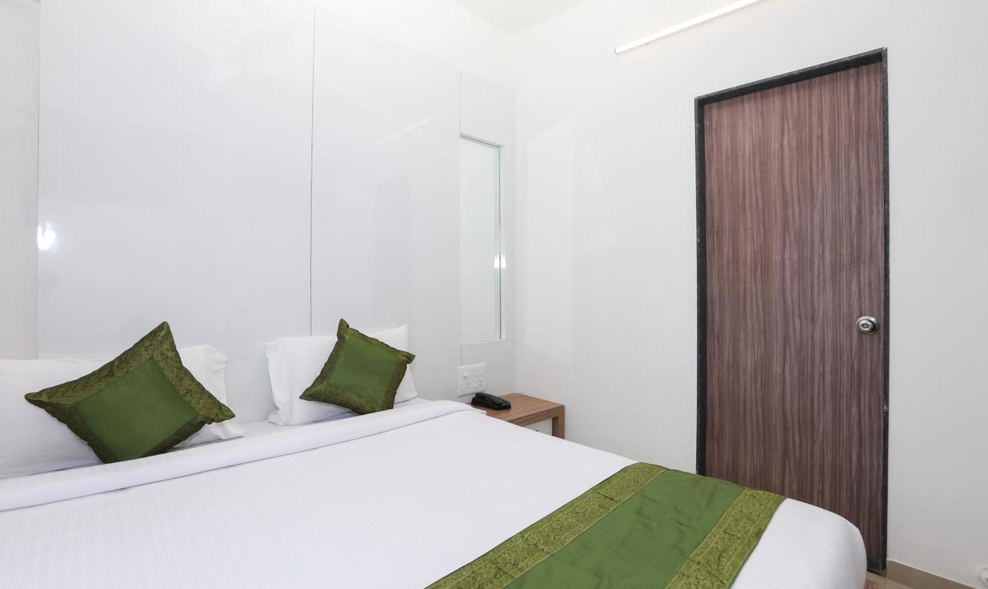 Treebo Sapphire Studio Nášik Exteriér fotografie